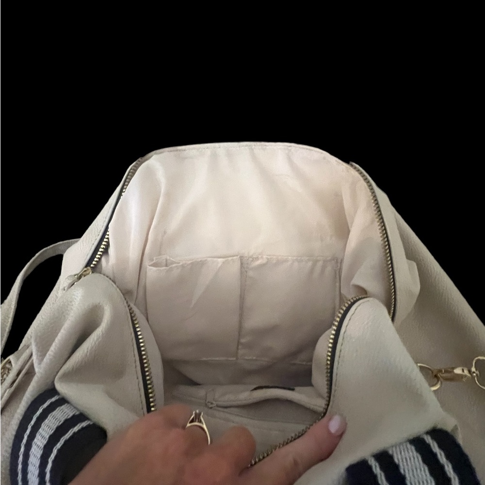 Atmosphere Weekender Bag - Picture 5 of 8